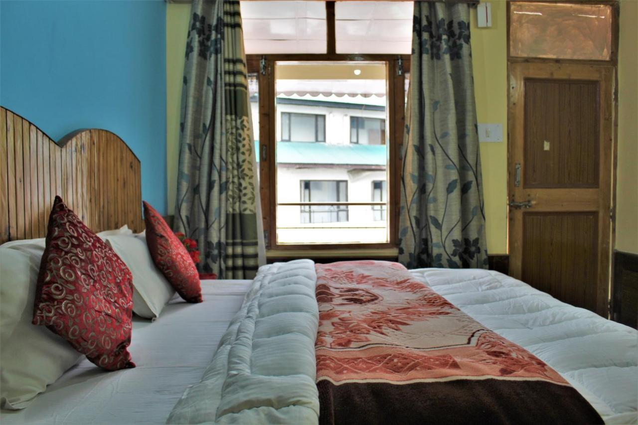 Hotel New Royal Manāli Exteriör bild
